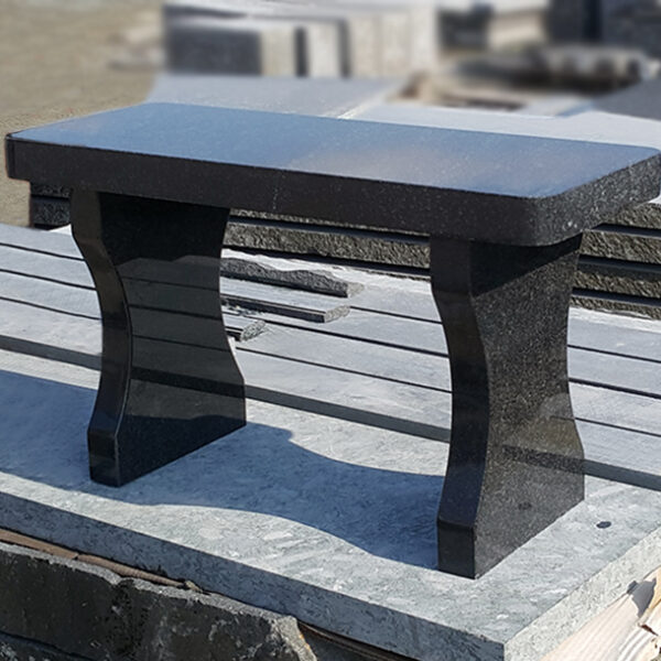 Гранитная скамейка на кладбище: виды, материалы, правила установки