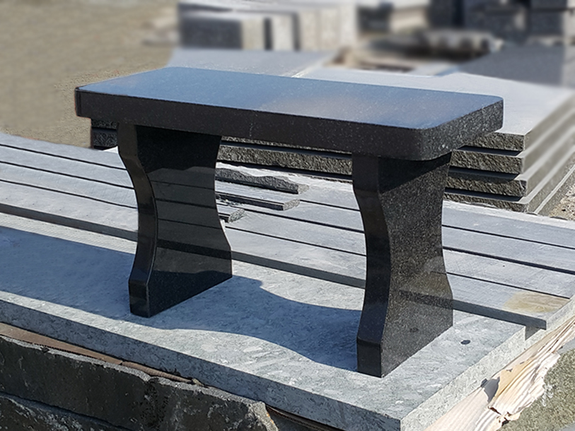 Гранитная скамейка на кладбище: виды, материалы, правила установки