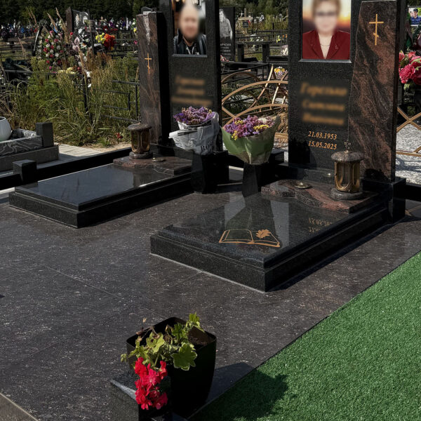 Элитный двойной памятник для супругов с комбинированным красным гранитом